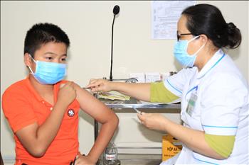 Công ty ĐHĐ tổ chức tiêm ngừa cúm cho người thân CBCNV