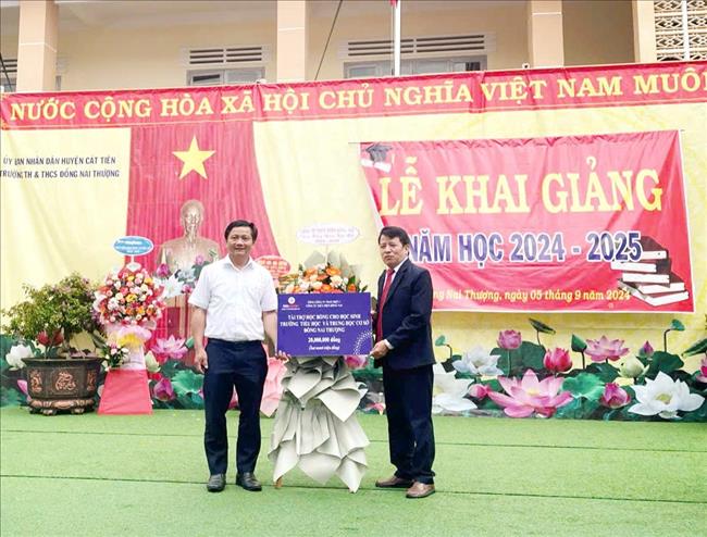 Công ty Thủy điện Đồng Nai trao 200 suất học bổng nhân dịp khai giảng năm học mới 2024-2025